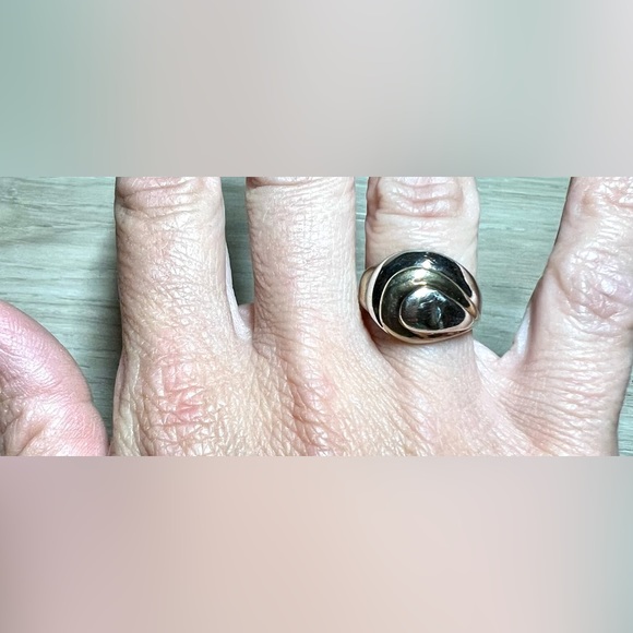 Vintage Designer Signed IBB Two Tone Sterling Silver Dome Ring, Size 6.5, 4.8g - Picture 8 of 11